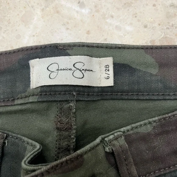 ⭐️3/$22⭐️ Jessica Simpson Kiss Me Skinny camo pants size 6/28 - Picture 2 of 5